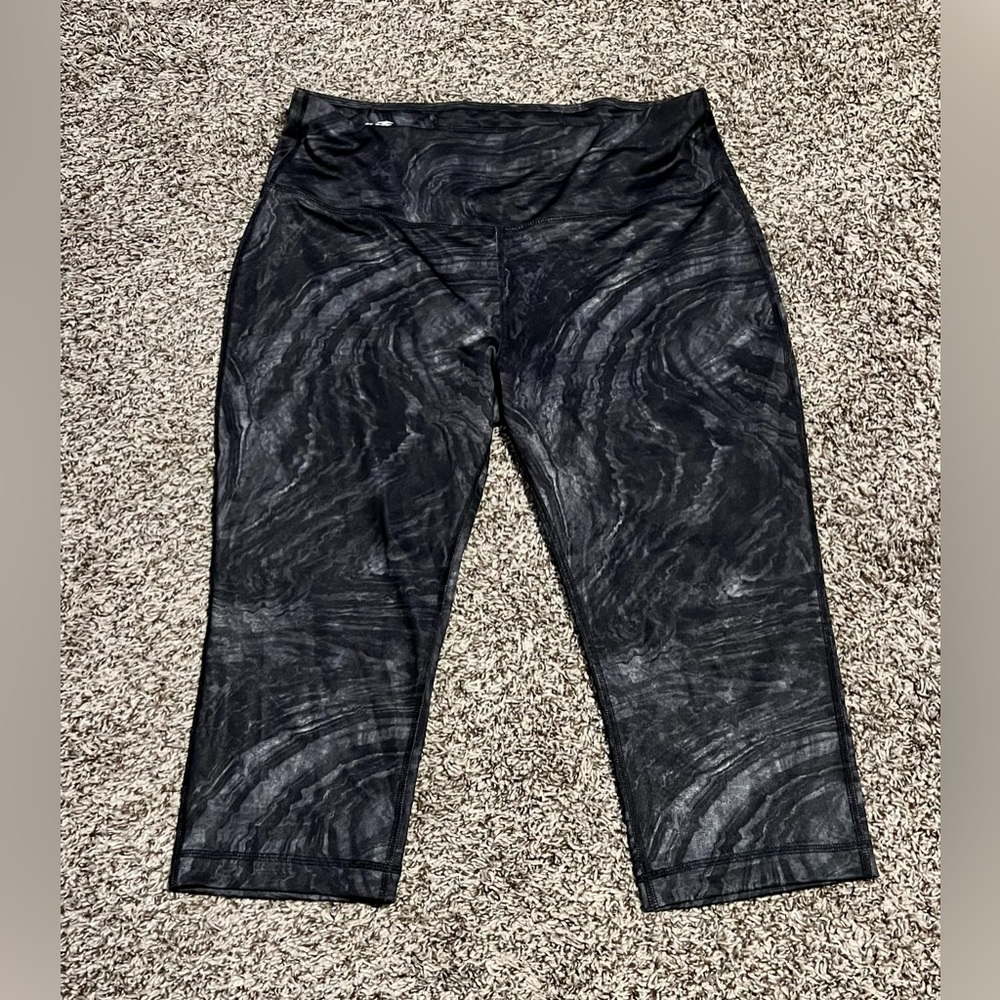 💜 BOGO Ladies Avia Cropped Leggings - size Large